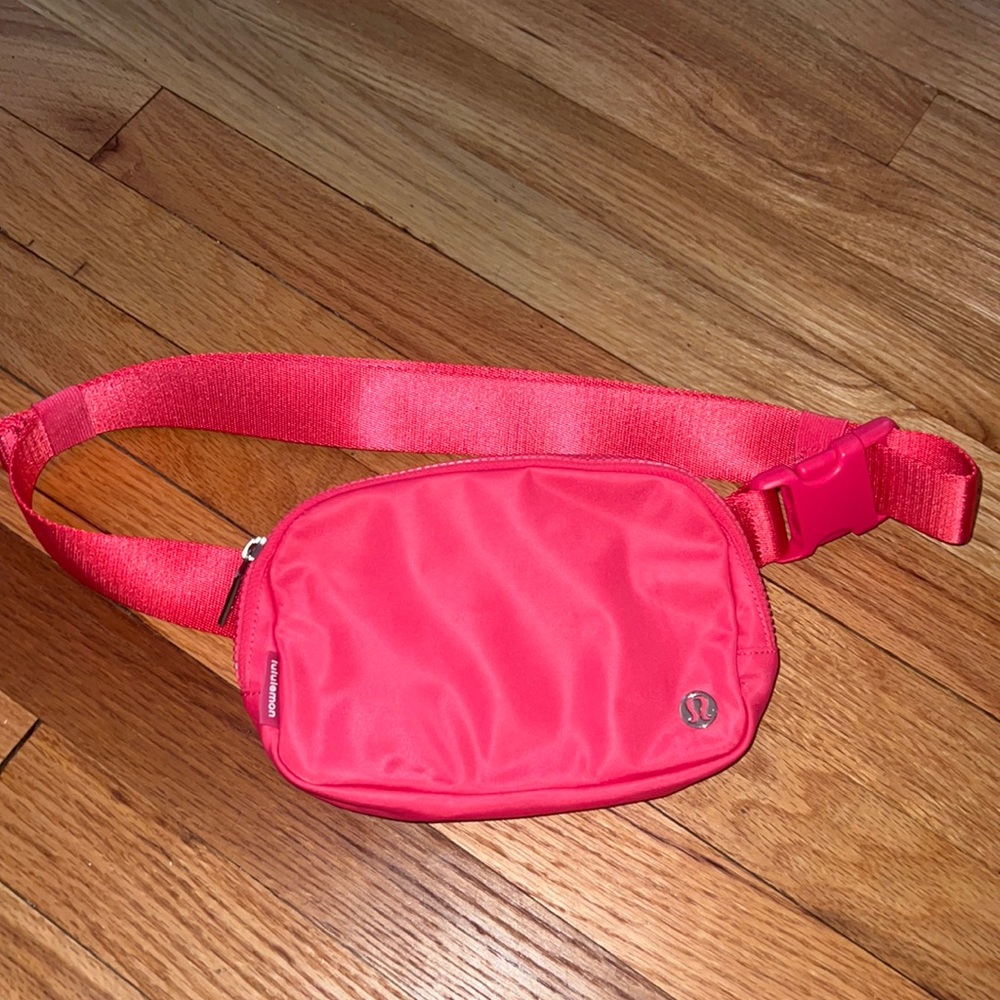 Lululemon Everywhere Belt Bag